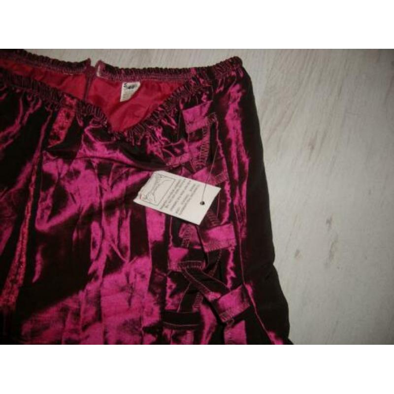 nieuwe gevoerde,lange, glanzende, aubergine kleurige rok, M