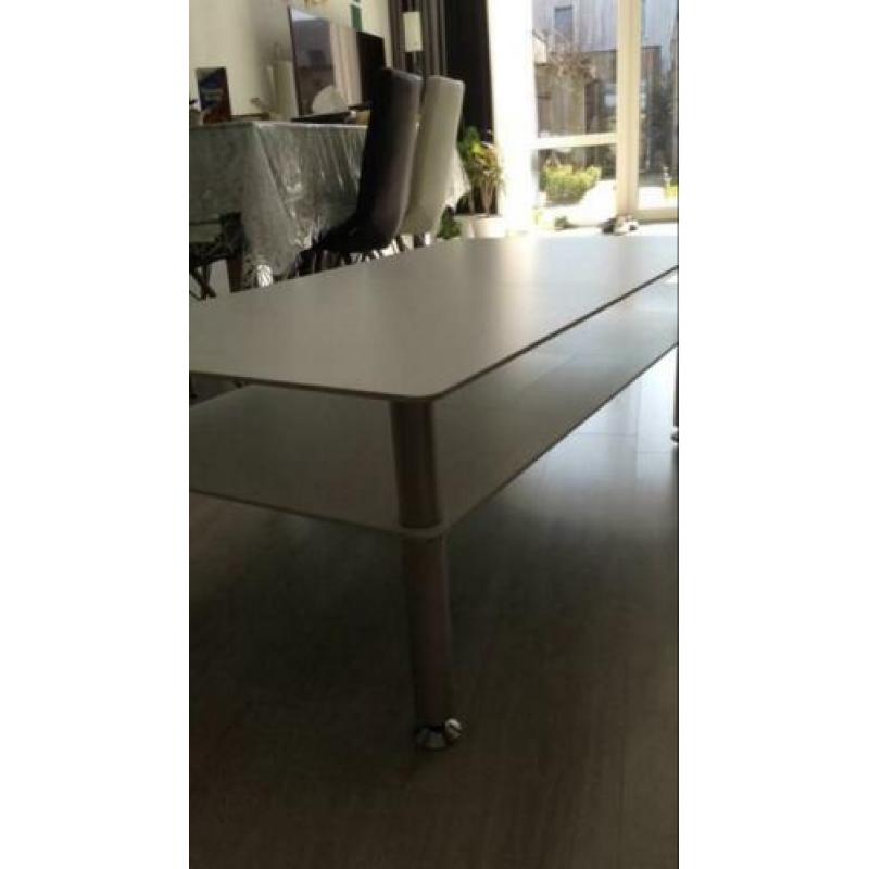 Salontafel Glas met vite stikker geplakt
