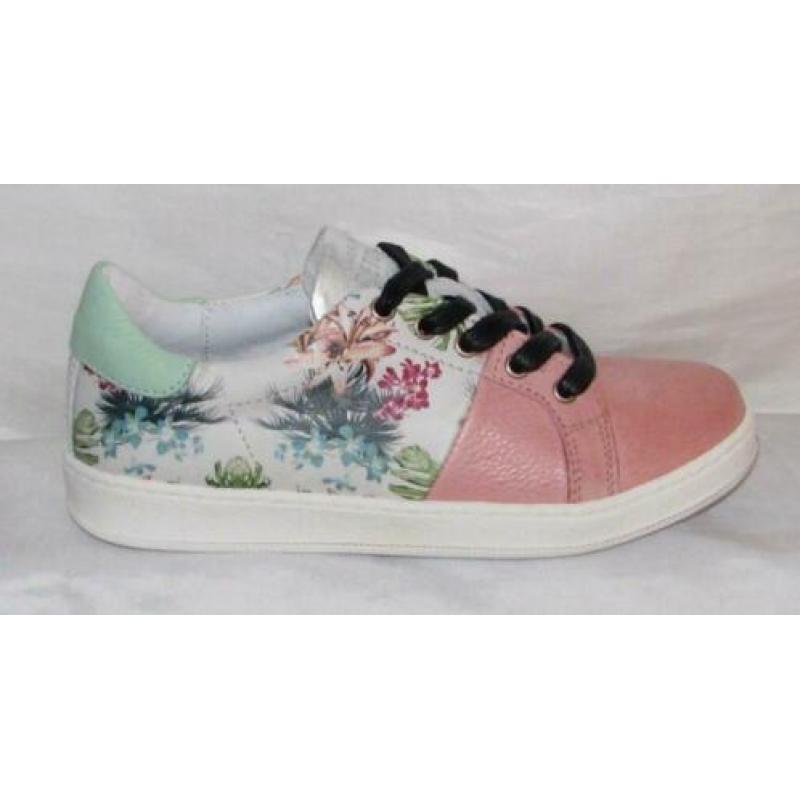 RETOUR maat 31 lerensneaker roze + bloemen gratis verzenden