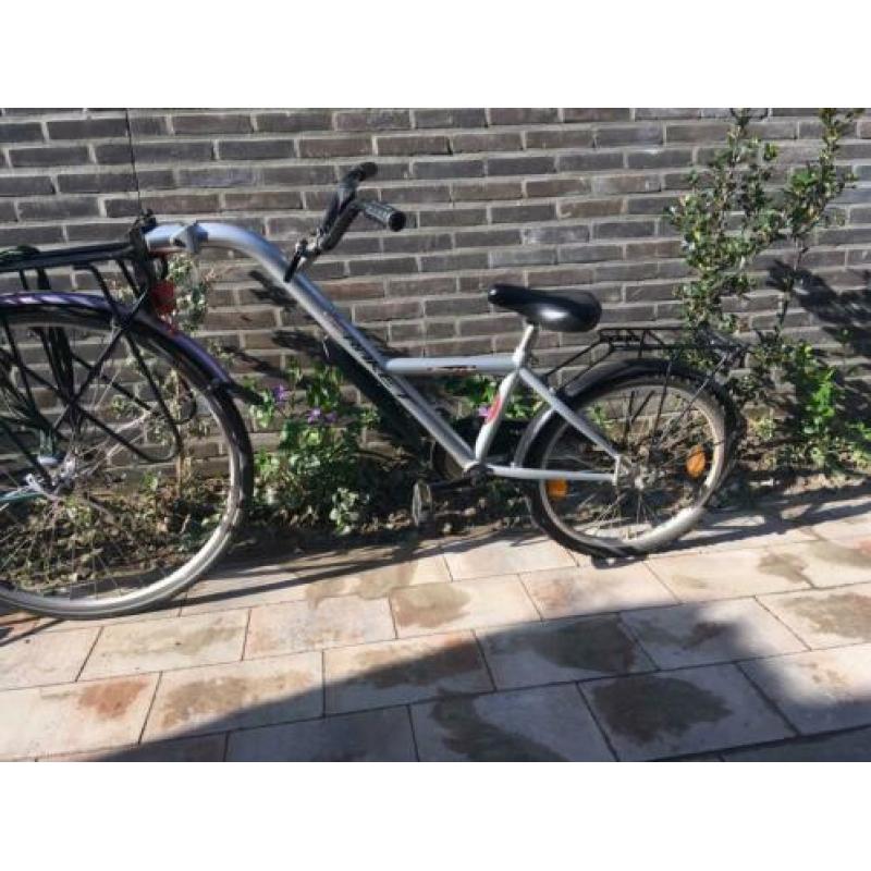 Aanhang fiets inclusief bagagedrager. Merk: Raket, grijs
