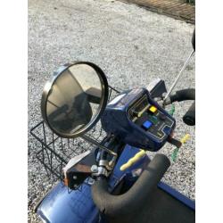 Nette donkerblauwe scootmobiel, 4 wielen, ZGAN