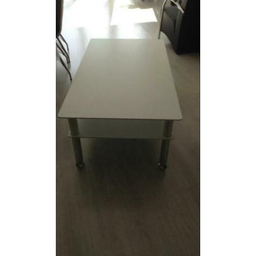 Salontafel Glas met vite stikker geplakt