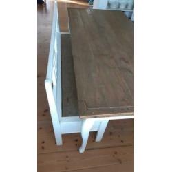 Handgemaakte eettafel met stoelen en zitbank