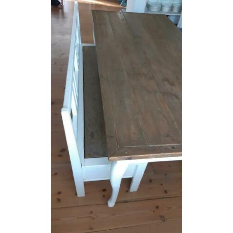 Handgemaakte eettafel met stoelen en zitbank