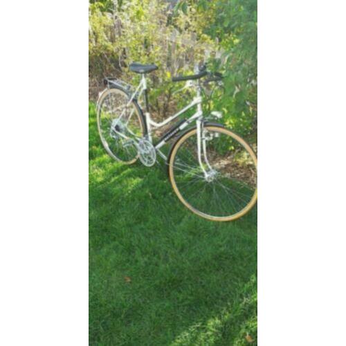 Uit 1978 Een nieuwe Batavus Champion tourfiets.