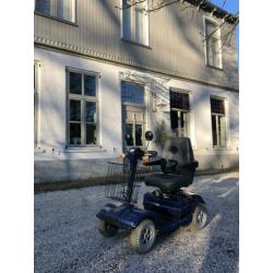 Nette donkerblauwe scootmobiel, 4 wielen, ZGAN