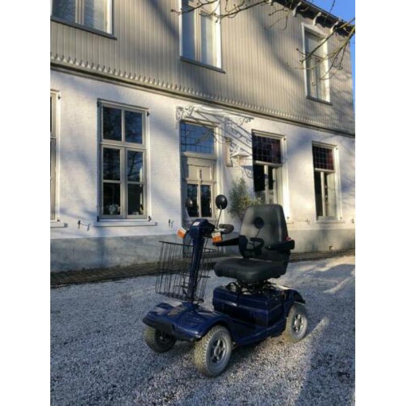 Nette donkerblauwe scootmobiel, 4 wielen, ZGAN