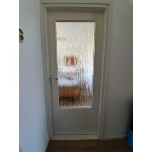 Twee stompe binnendeuren met glas