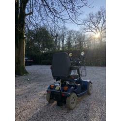 Nette donkerblauwe scootmobiel, 4 wielen, ZGAN