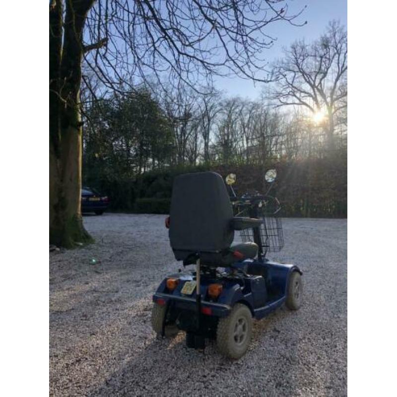 Nette donkerblauwe scootmobiel, 4 wielen, ZGAN