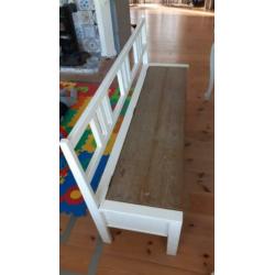 Handgemaakte eettafel met stoelen en zitbank