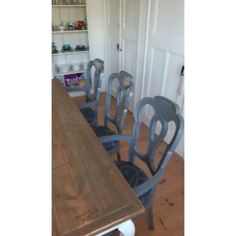 Handgemaakte eettafel met stoelen en zitbank