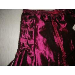 nieuwe gevoerde,lange, glanzende, aubergine kleurige rok, M