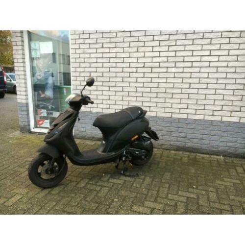 Aktie piaggio zip sp 25km snor 4t mat zwart bj2012 5000km