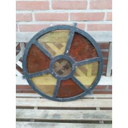 Twee mooie rond 58 cm gietijzeren stalramen