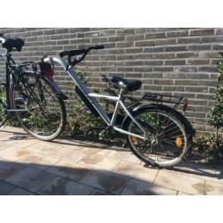 Aanhang fiets inclusief bagagedrager. Merk: Raket, grijs