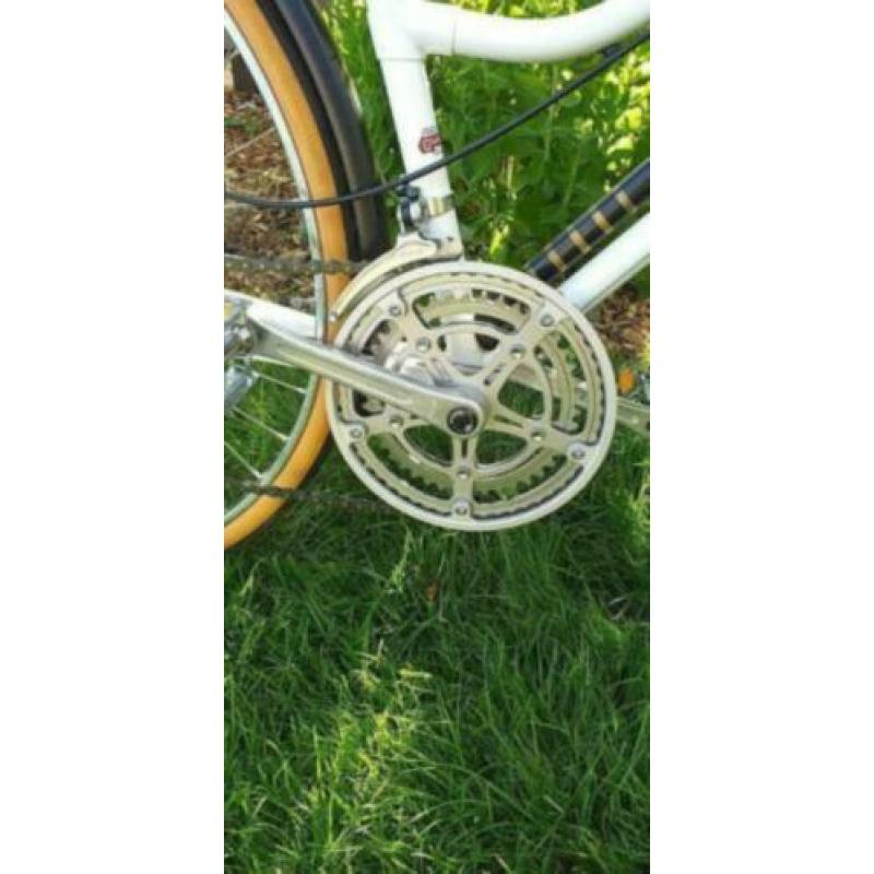 Uit 1978 Een nieuwe Batavus Champion tourfiets.