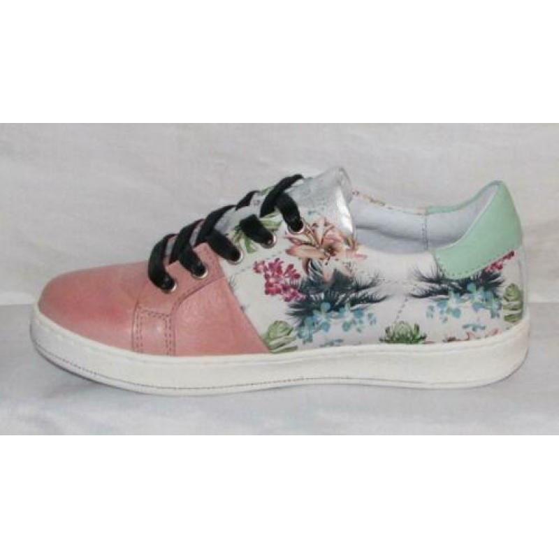 RETOUR maat 31 lerensneaker roze + bloemen gratis verzenden