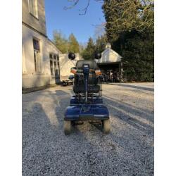 Nette donkerblauwe scootmobiel, 4 wielen, ZGAN