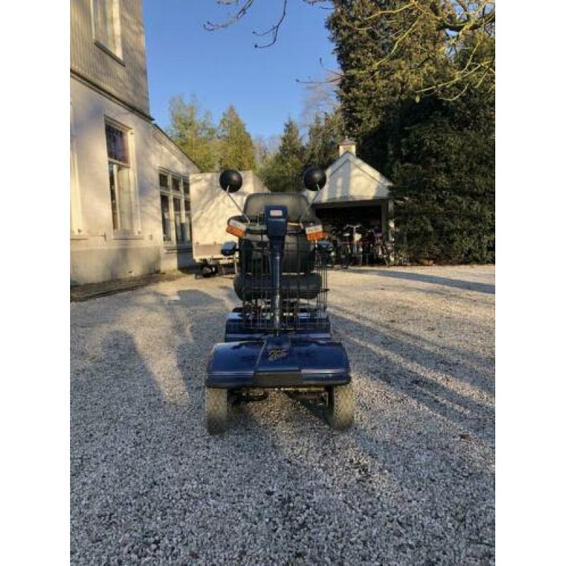 Nette donkerblauwe scootmobiel, 4 wielen, ZGAN