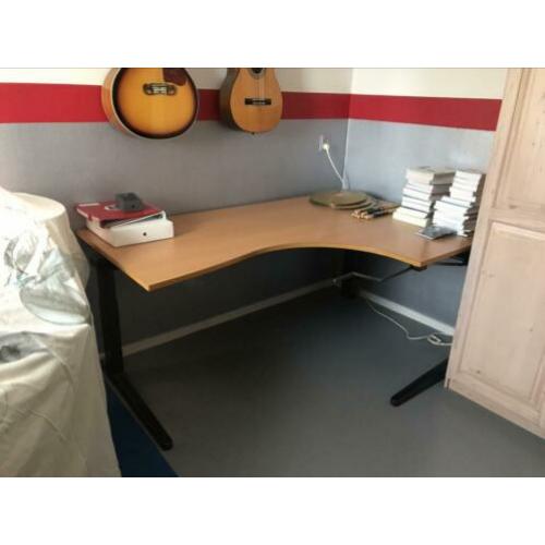 Mooi bureau, traploos in hoogte verstelbaar, hoekbureau