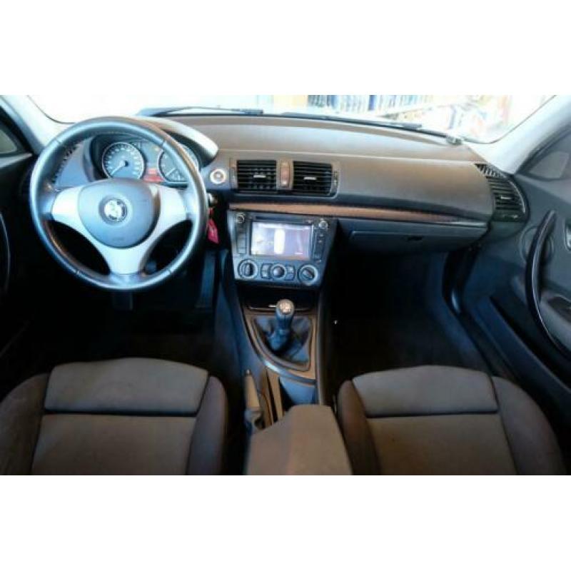 BMW 1 Serie 116i Business Line / NAVI / AIRCO / (bj 2007)
