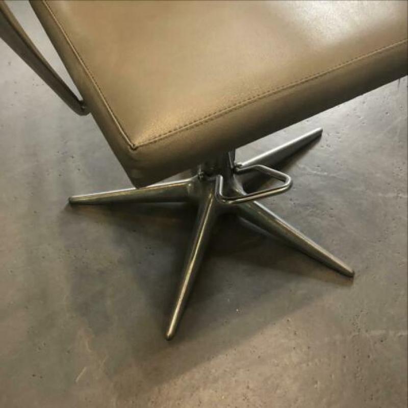 Kappersstoel grijs leer Italiaans design met voetsteun