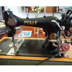 Pfaff 11 met moter voor rechtstikken geen zigzag