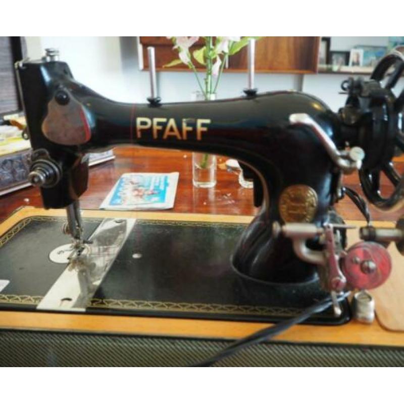 Pfaff 11 met moter voor rechtstikken geen zigzag
