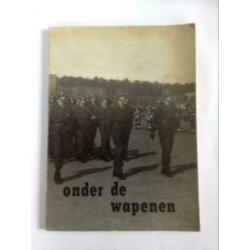 Boek: Onder de wapenen ( 1965 voorschrift 2-1349)