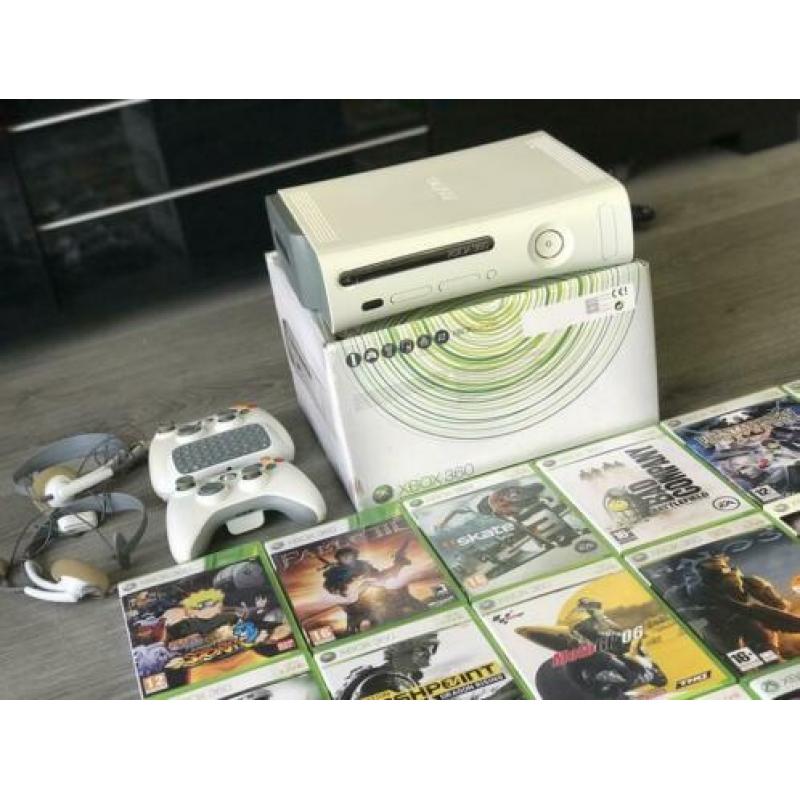 Xbox 360 met 18 spellen, 2 controllers en headsets