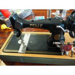 Pfaff 11 met moter voor rechtstikken geen zigzag