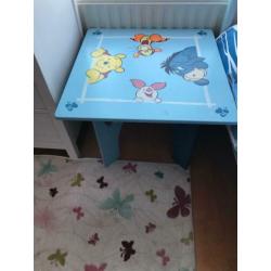 Winnie the pooh Kindertafel en zitbank met opbergkast