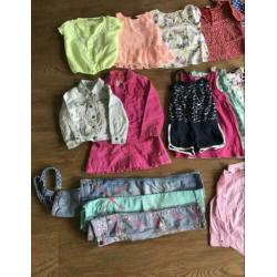 98 - 104 meisjes lente kleding. Jas broek t-shirt rok €1 pst