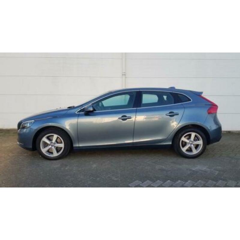 Volvo V40 2.0 D3 Momentum /Navi/Clima