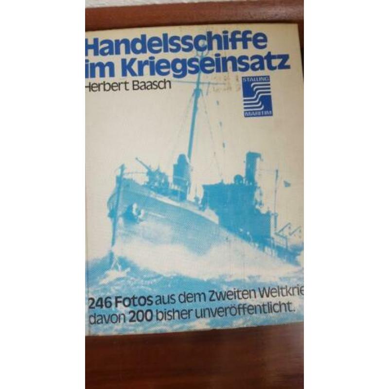Partij Duitse boeken over wereldoorlog, wapens, militaria