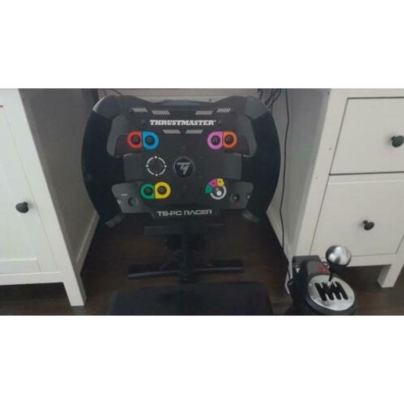 Playseat met Thrustmaster TS PC, T3PA enTH8A