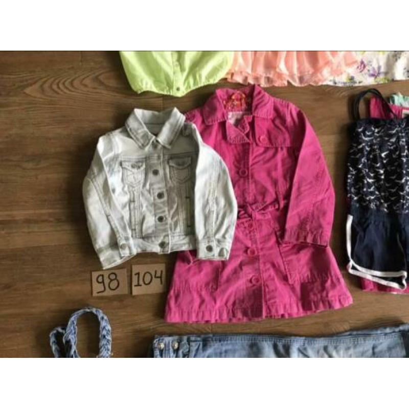 98 - 104 meisjes lente kleding. Jas broek t-shirt rok €1 pst