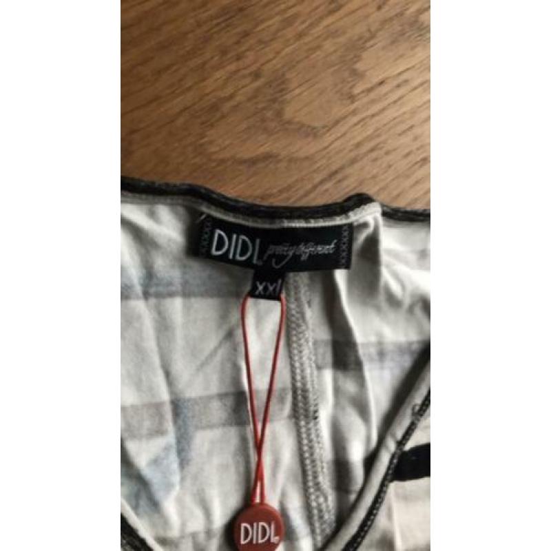 Nieuwe tuniek van Didi