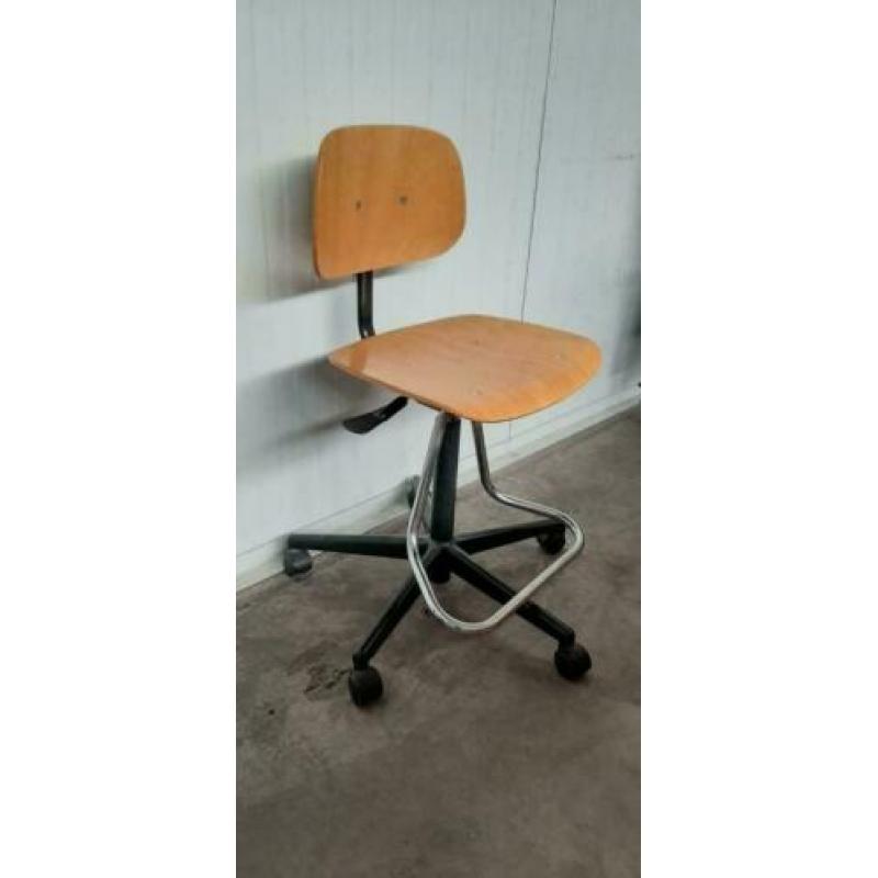 MPH 4010-76 Vintage industriële bureaustoel