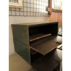 2 vintage verweerde metalen klepbakken