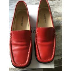 Twee paar leren dames schoenen maat 36