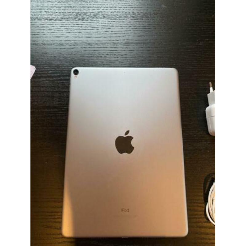 iPad Pro 10.5 64 GB + oplader