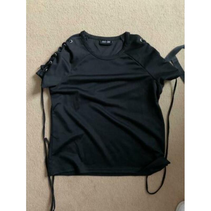 Zwart shirt met veters in de mouwen van Only