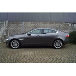 Jaguar XE 2.0 Portfolio Autom 241 PK Xenon Leder Navi Clima