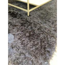 Zwartbruinige vloerkleed 175x240