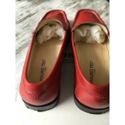 Twee paar leren dames schoenen maat 36