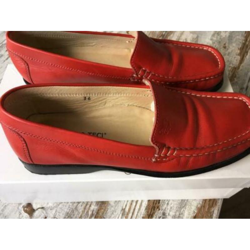 Twee paar leren dames schoenen maat 36