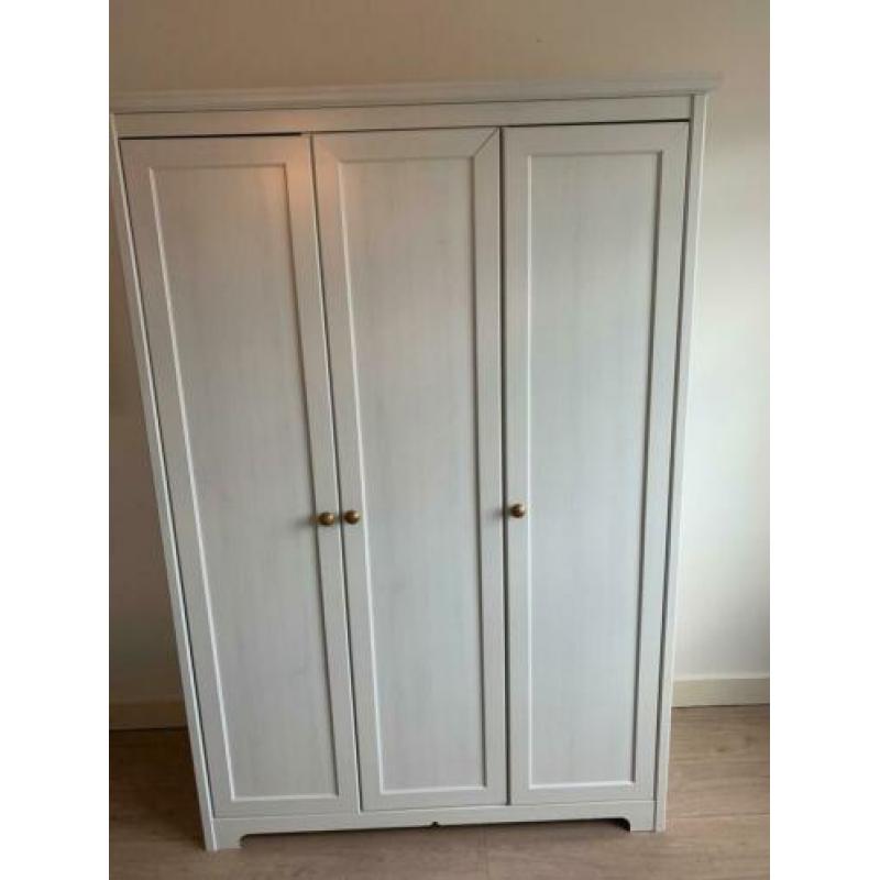kleding kast 1.30 breed 45cm diep 2m hoog