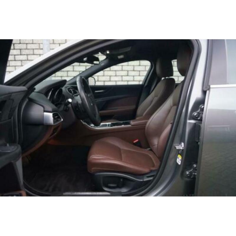 Jaguar XE 2.0 Portfolio Autom 241 PK Xenon Leder Navi Clima